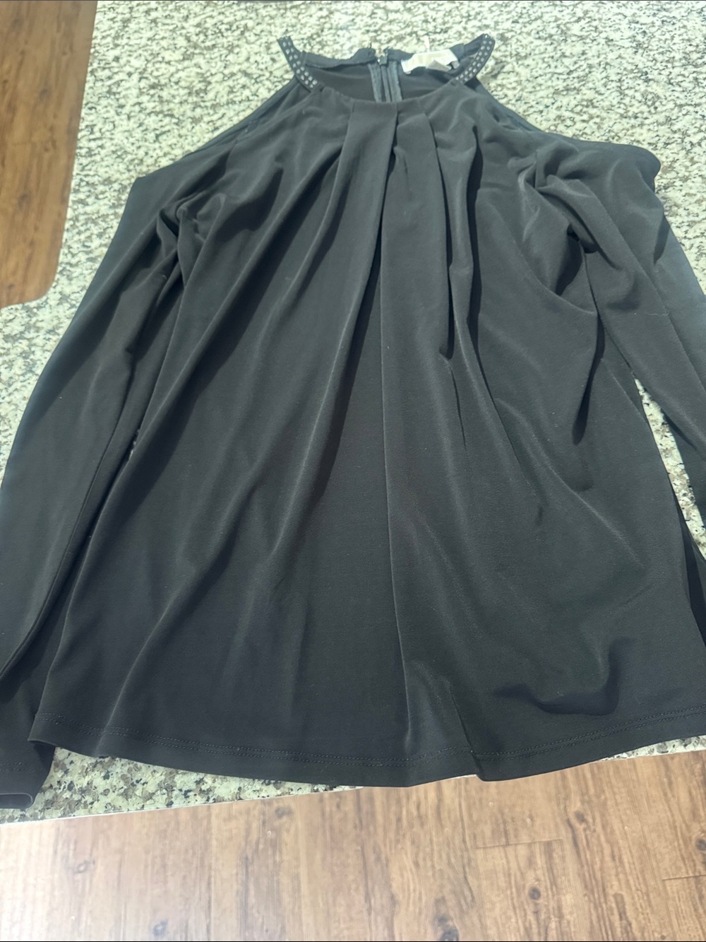 Womenโs Michael Kors Black Cold-Shoulder Long Sleeve Top